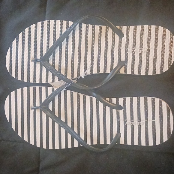 Old Navy Flip Flop Bundle - Picture 3 of 5